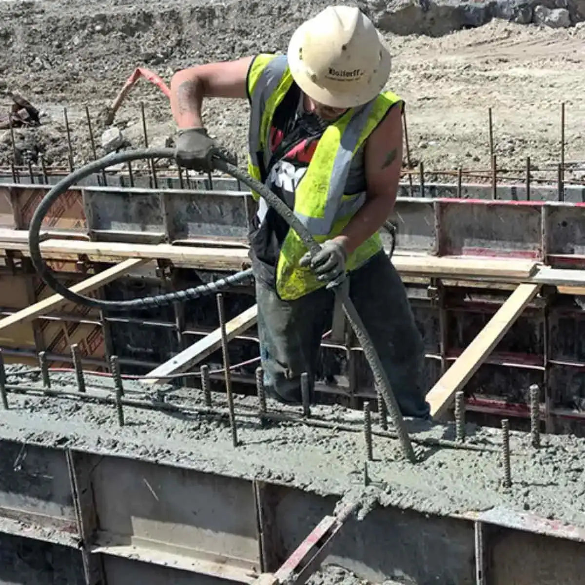 Wacker Neuson M1500 concrete vibrator in use on concrete form