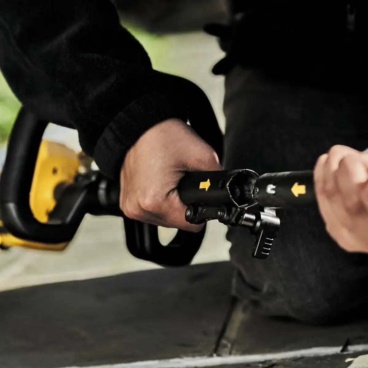 DeWalt 60V Max 17in Brushless String Trimmer Kit