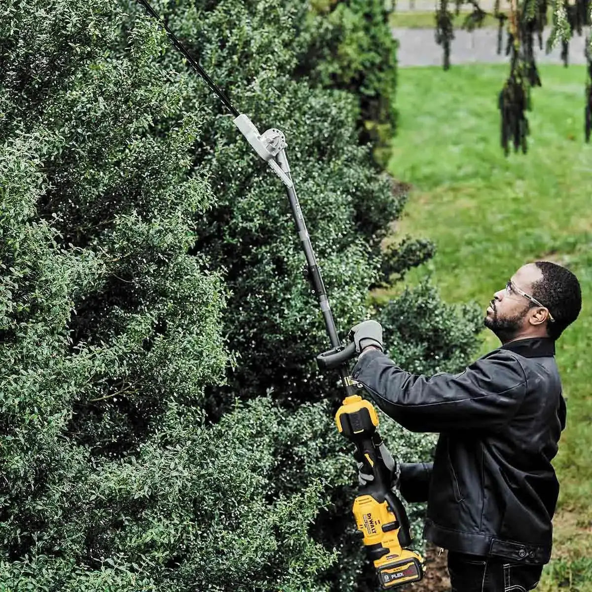 Dewalt pole hedge trimmer 60v sale