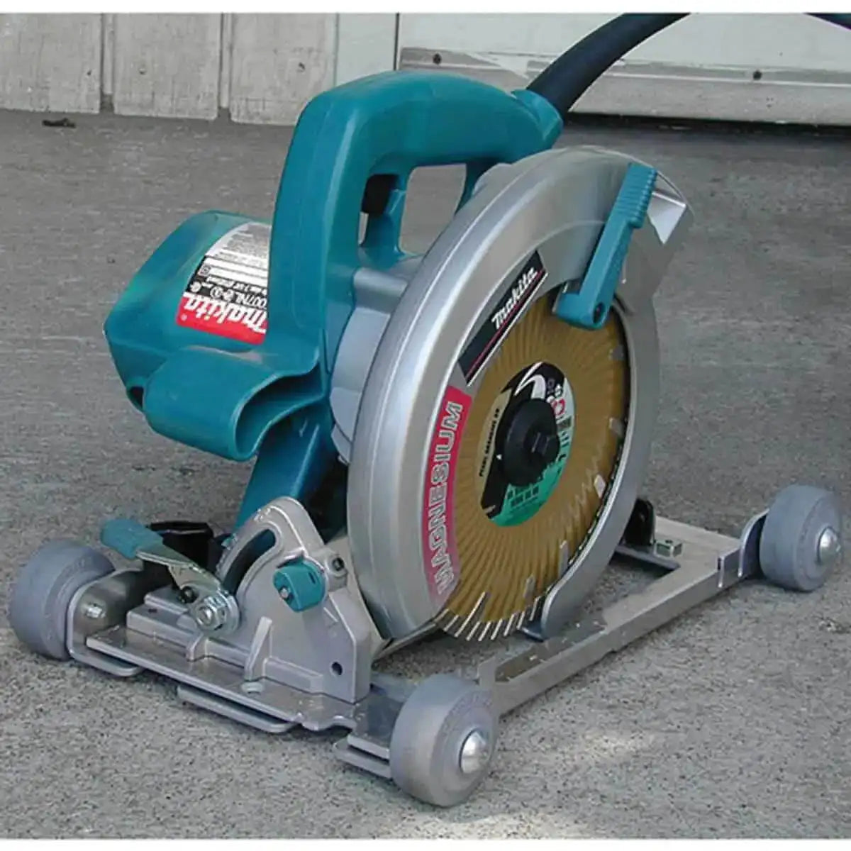 Makita Hand-held Saw with Sidewinder Blade Roller